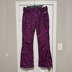 Women’s Volcom Nimbus Snowboard and Ski winter pants. Medium. Good condition.